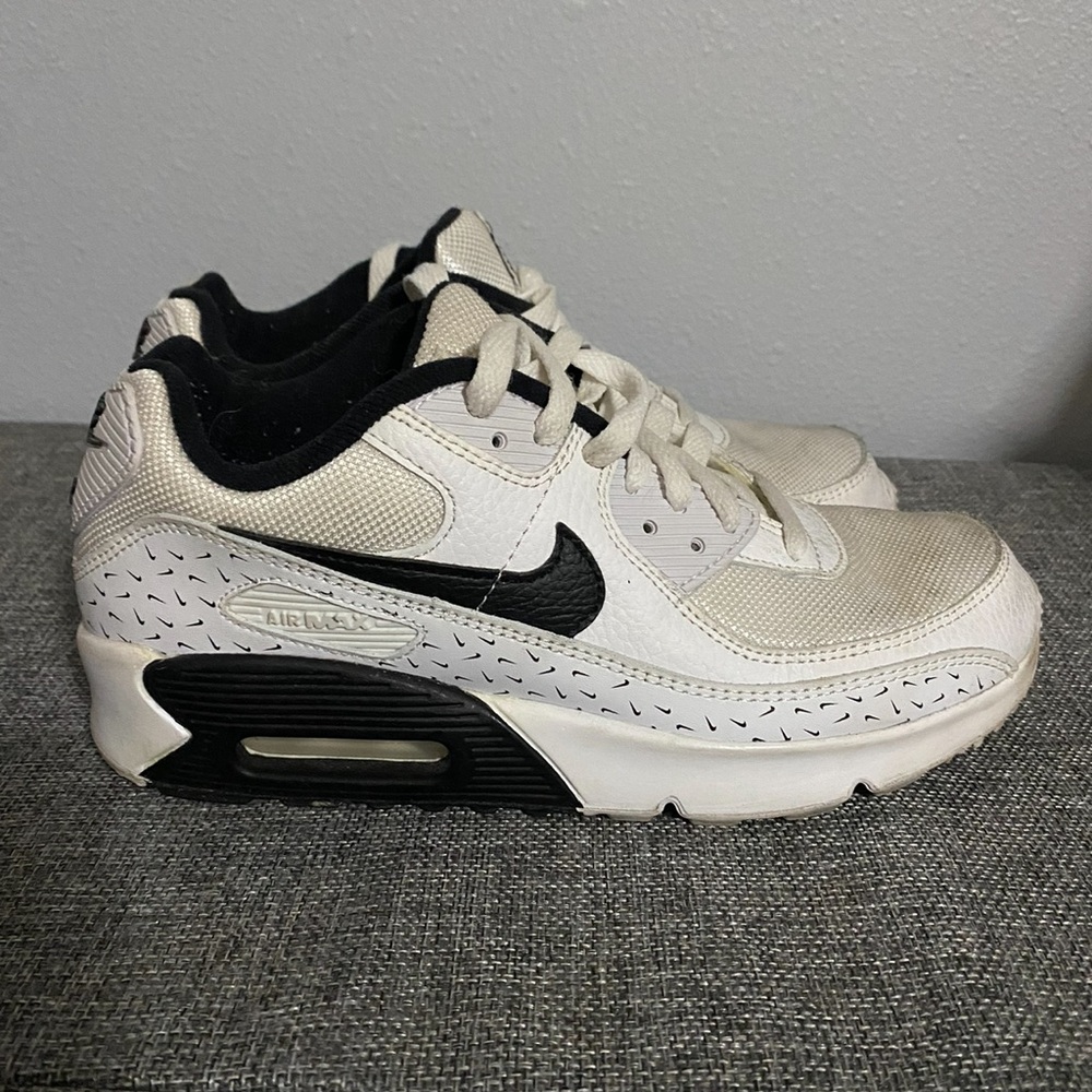 Air Max 90 black and white